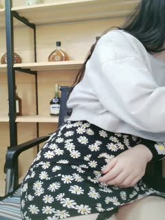 TS「彭知熙」顶着仙女棒进男澡堂勾吸引男客搭讪拍照 搓澡时勾引男师傅搓乳男师傅说“等等搓坏了我们这点小工资赔不起
